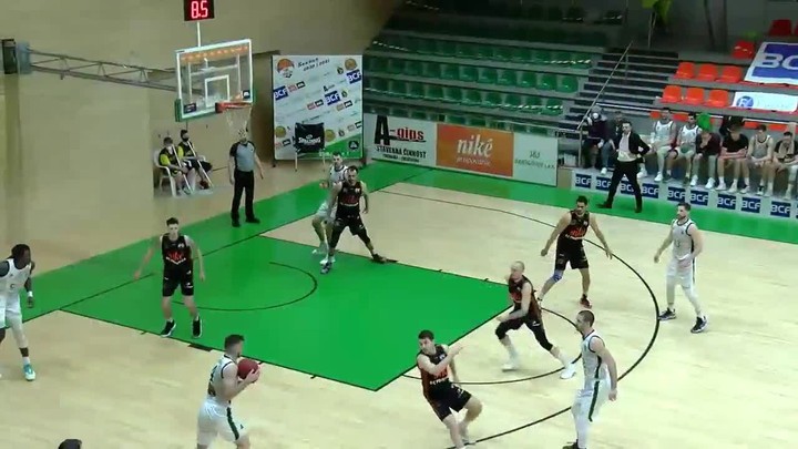 Rytieri stále vedú tabuľku, Prievidza vyhrala v Handlovej